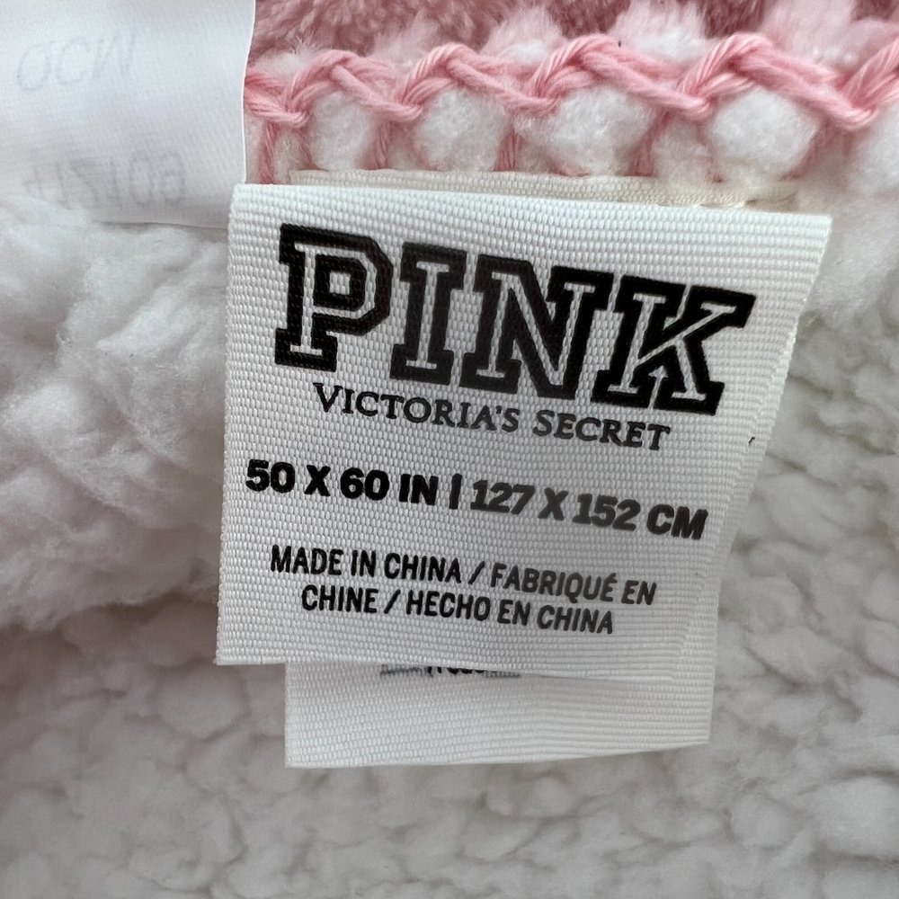 Victoria's Secret PINK Cozy Plush Blanket Pink White Linear Script 50x60 in NWOT - Picture 5 of 9